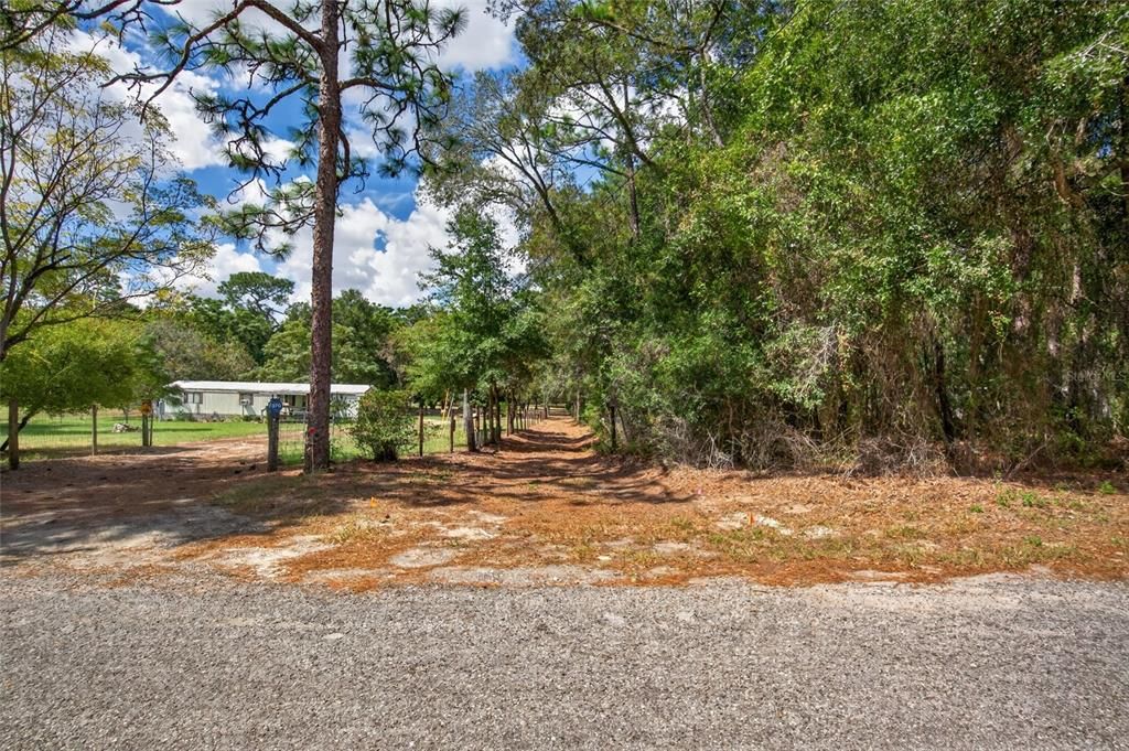 待售: $150,000 (1.37 acres)