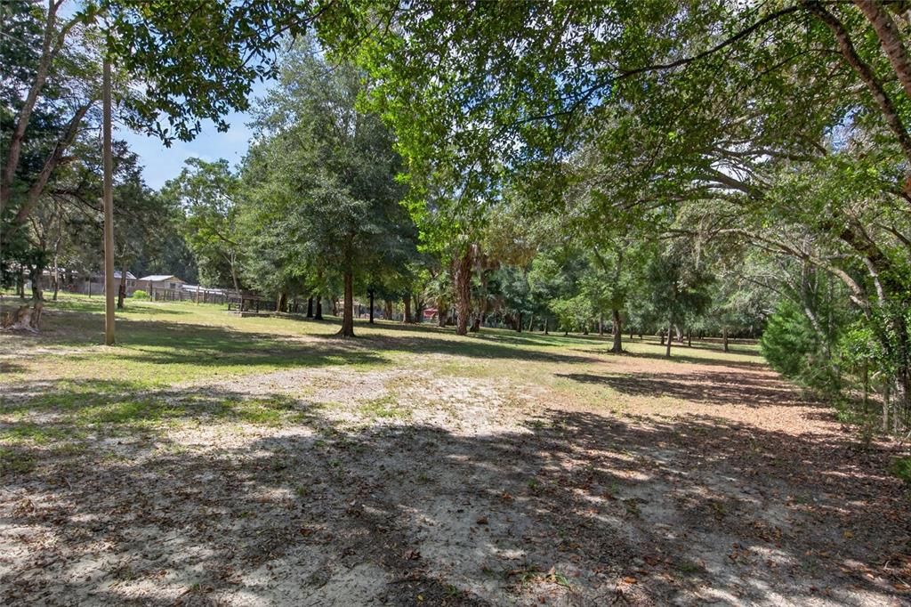 待售: $150,000 (1.37 acres)