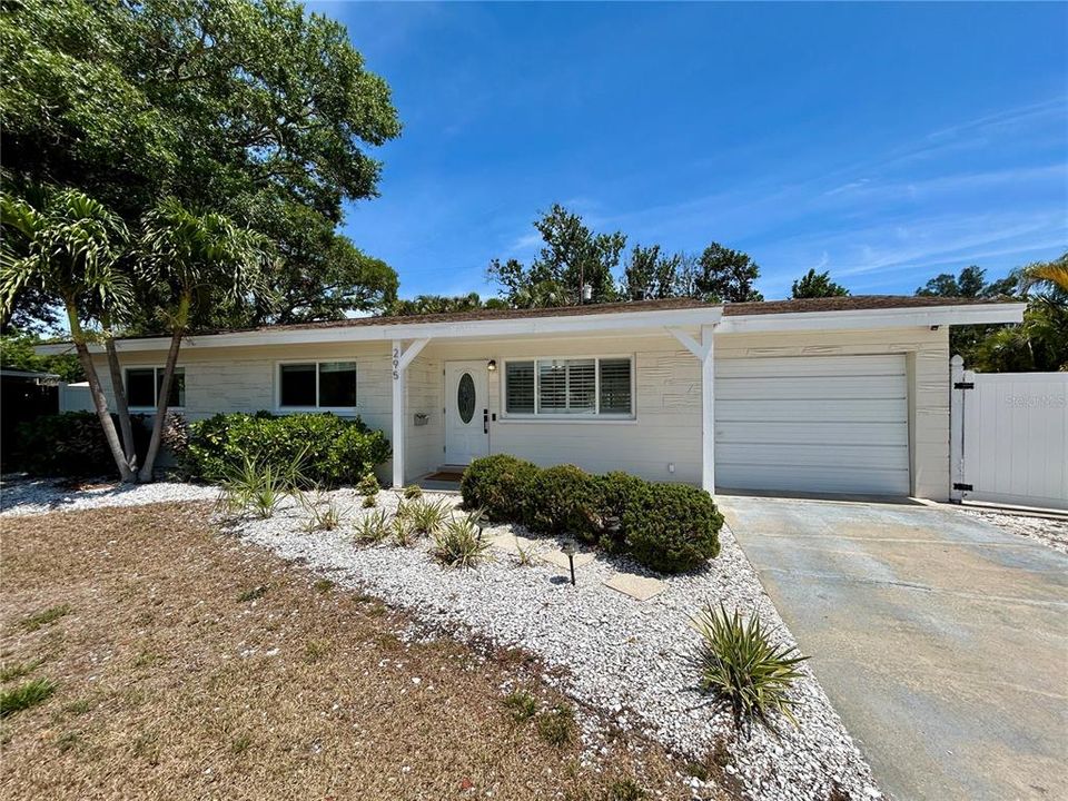 For Rent: $3,000 (3 beds, 2 baths, 1052 Square Feet)