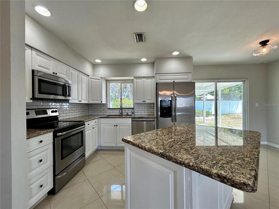 For Rent: $3,000 (3 beds, 2 baths, 1052 Square Feet)