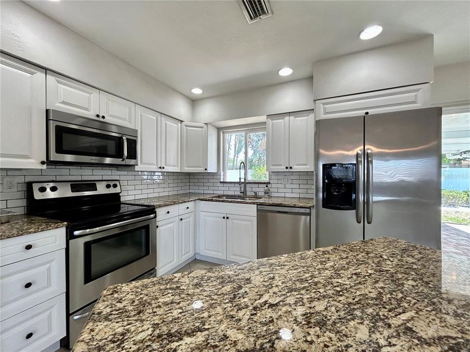 For Rent: $3,000 (3 beds, 2 baths, 1052 Square Feet)