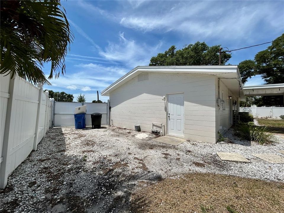 For Rent: $3,000 (3 beds, 2 baths, 1052 Square Feet)