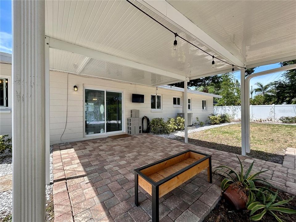 For Rent: $3,000 (3 beds, 2 baths, 1052 Square Feet)