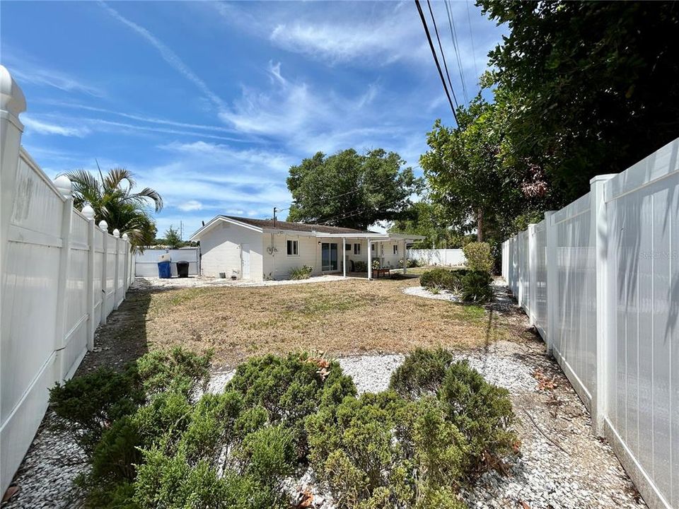 For Rent: $3,000 (3 beds, 2 baths, 1052 Square Feet)