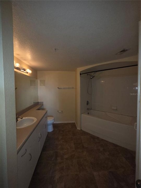 For Rent: $1,450 (1 beds, 1 baths, 951 Square Feet)