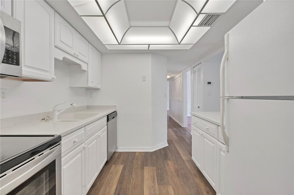 For Rent: $1,500 (2 beds, 2 baths, 960 Square Feet)