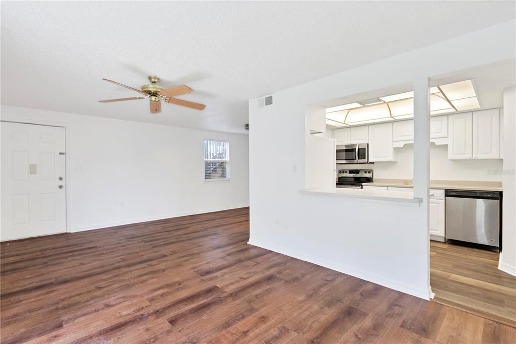 For Rent: $1,500 (2 beds, 2 baths, 960 Square Feet)