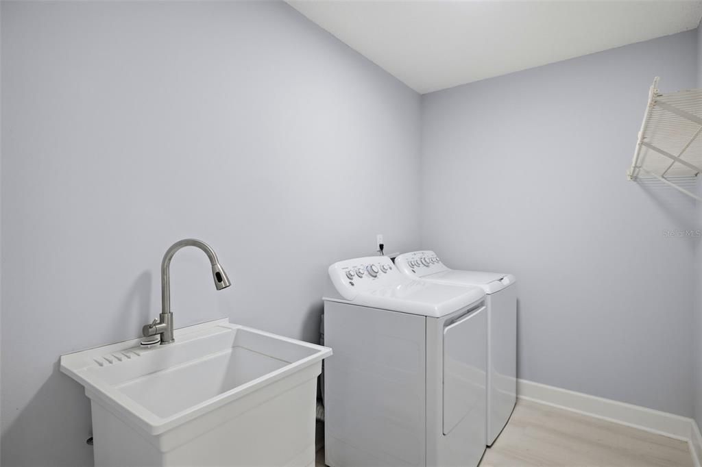 For Sale: $345,000 (3 beds, 2 baths, 1887 Square Feet)
