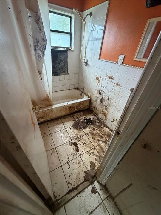 For Sale: $139,000 (3 beds, 1 baths, 984 Square Feet)