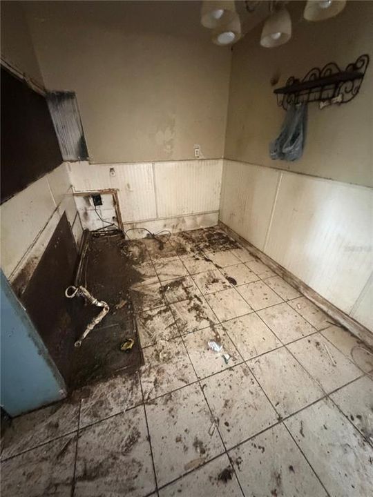 For Sale: $139,000 (3 beds, 1 baths, 984 Square Feet)