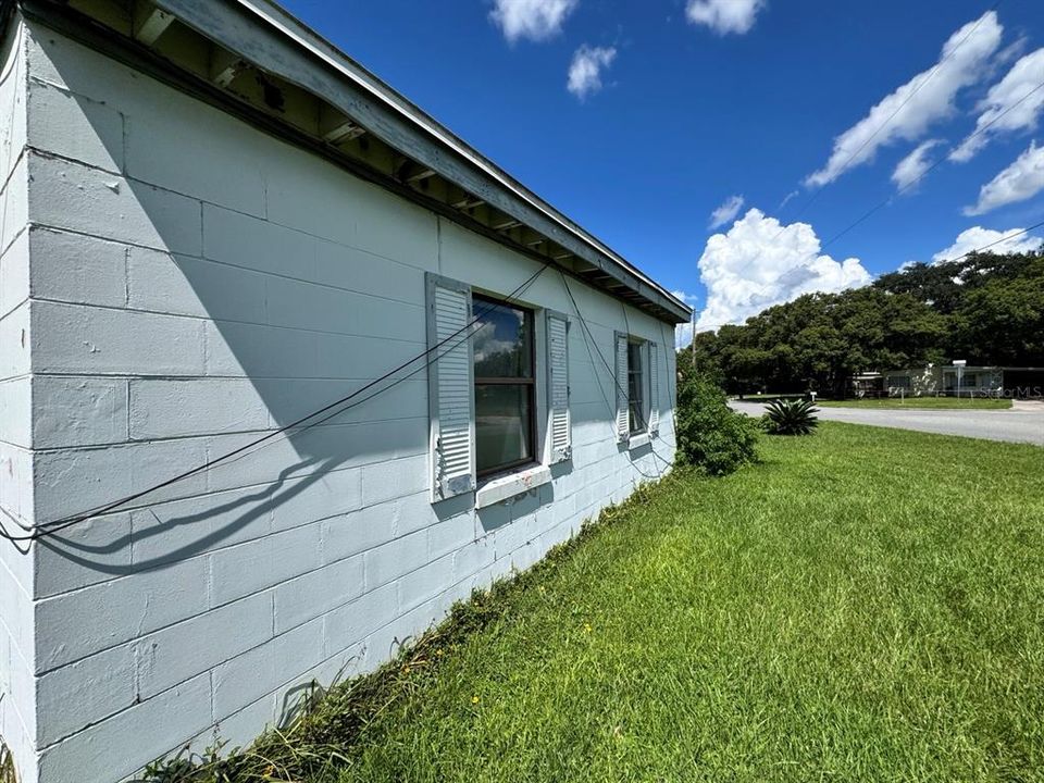 For Sale: $139,000 (3 beds, 1 baths, 984 Square Feet)