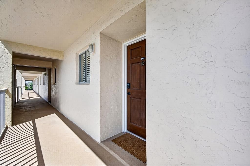 For Sale: $399,000 (2 beds, 2 baths, 912 Square Feet)