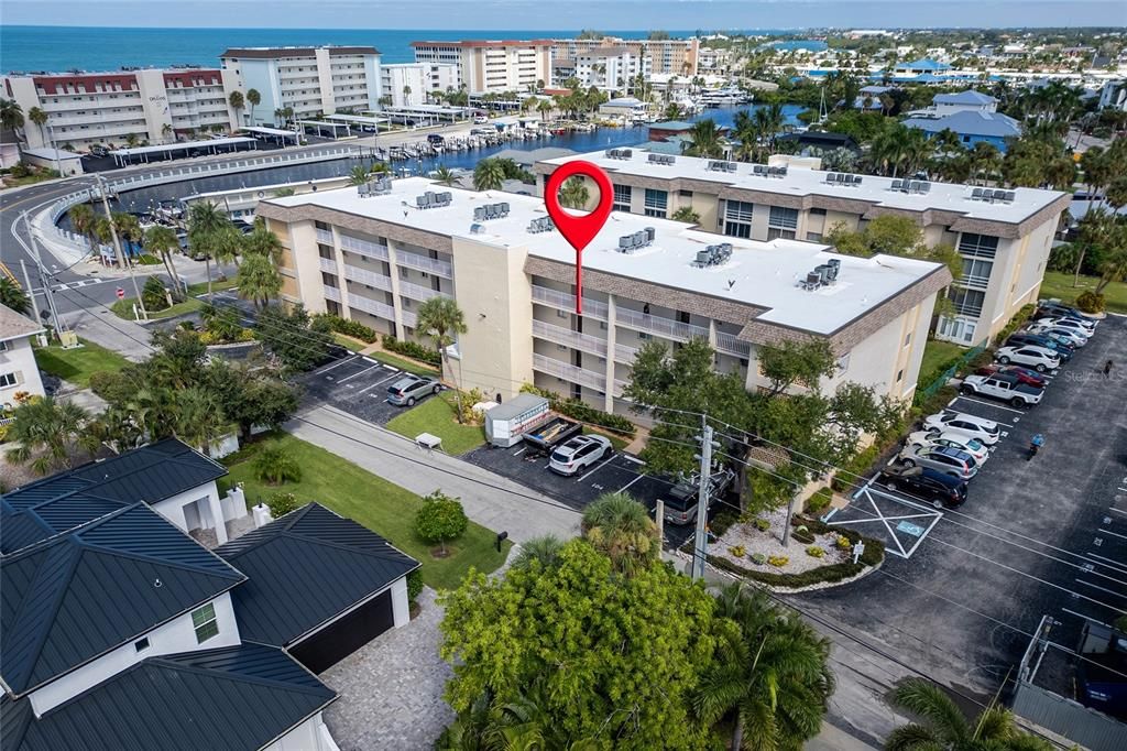 For Sale: $399,000 (2 beds, 2 baths, 912 Square Feet)