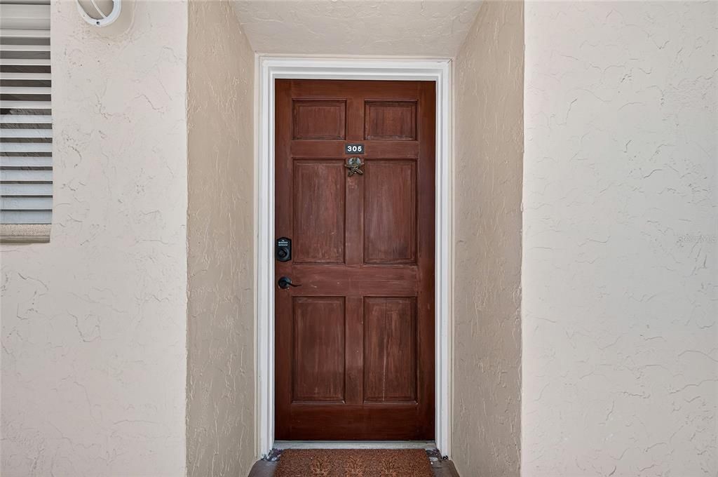 For Sale: $399,000 (2 beds, 2 baths, 912 Square Feet)