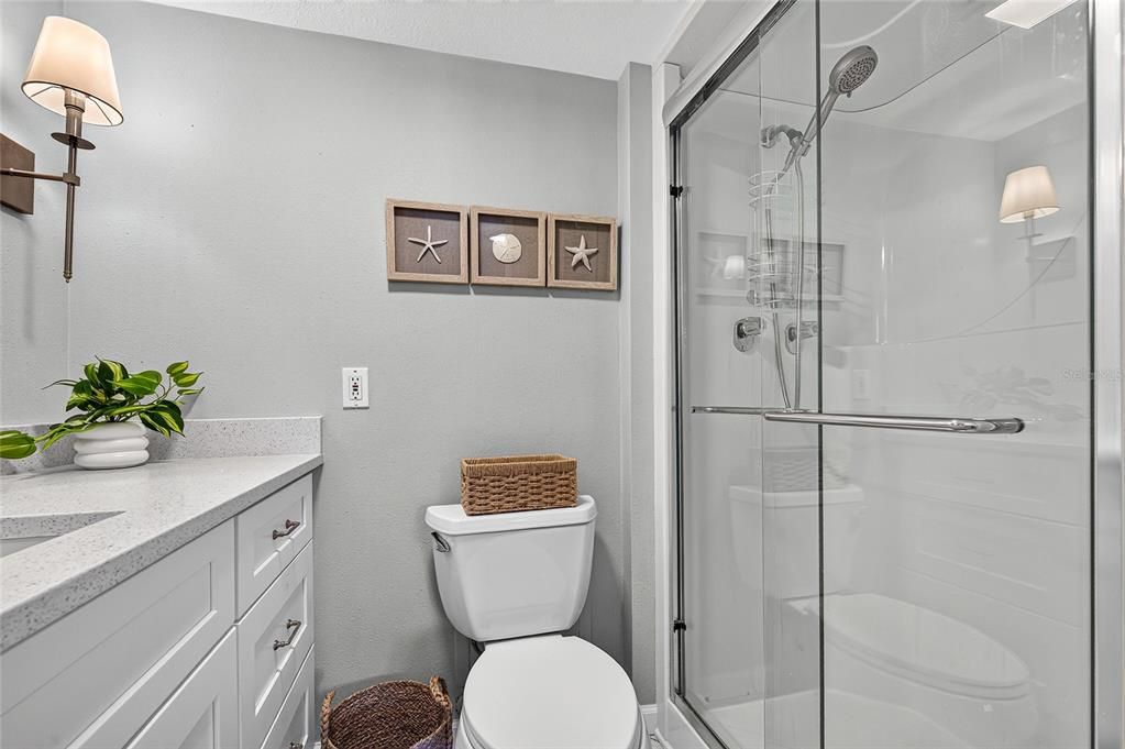 For Sale: $399,000 (2 beds, 2 baths, 912 Square Feet)