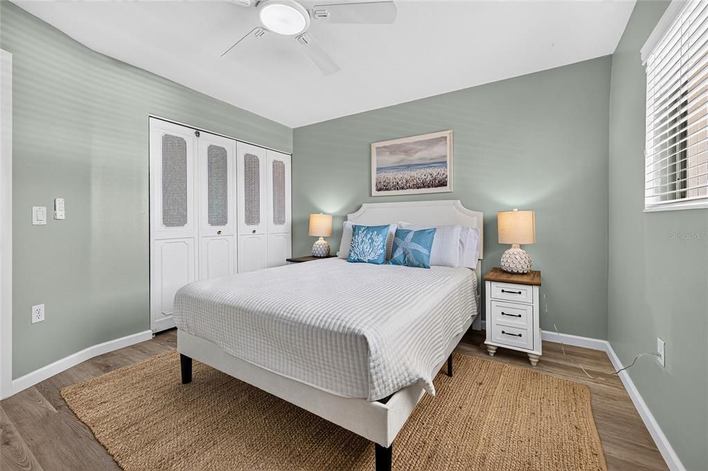 For Sale: $399,000 (2 beds, 2 baths, 912 Square Feet)