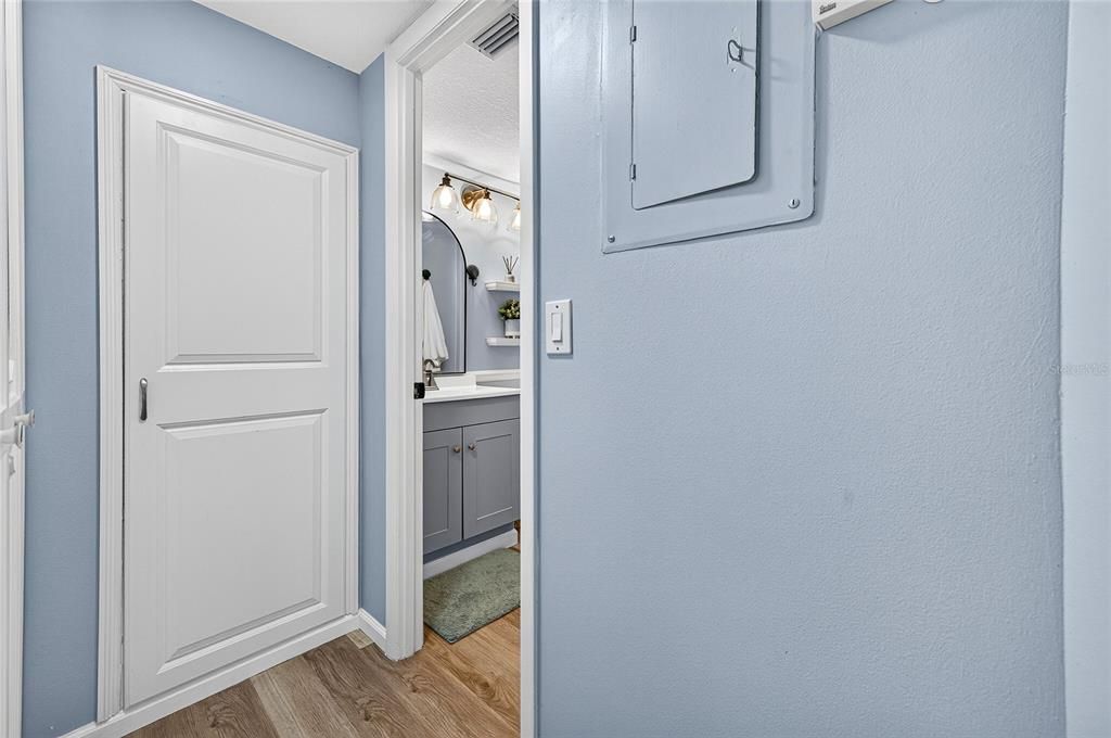 For Sale: $399,000 (2 beds, 2 baths, 912 Square Feet)