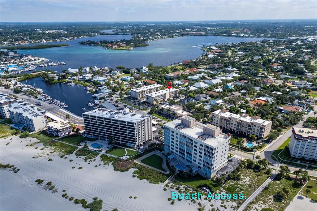 For Sale: $399,000 (2 beds, 2 baths, 912 Square Feet)