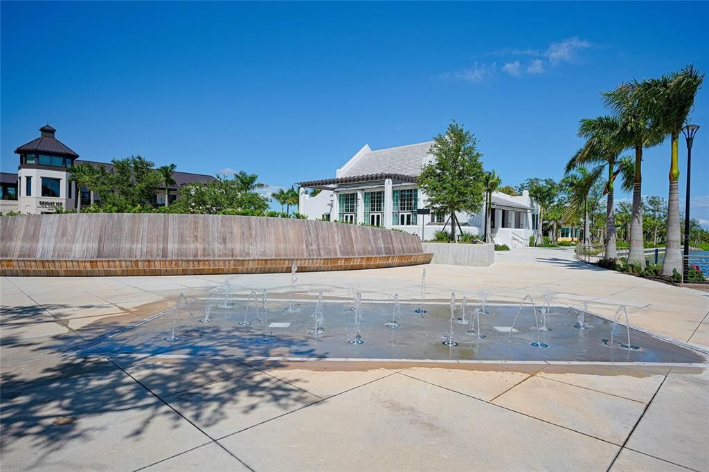 For Sale: $399,000 (2 beds, 2 baths, 912 Square Feet)