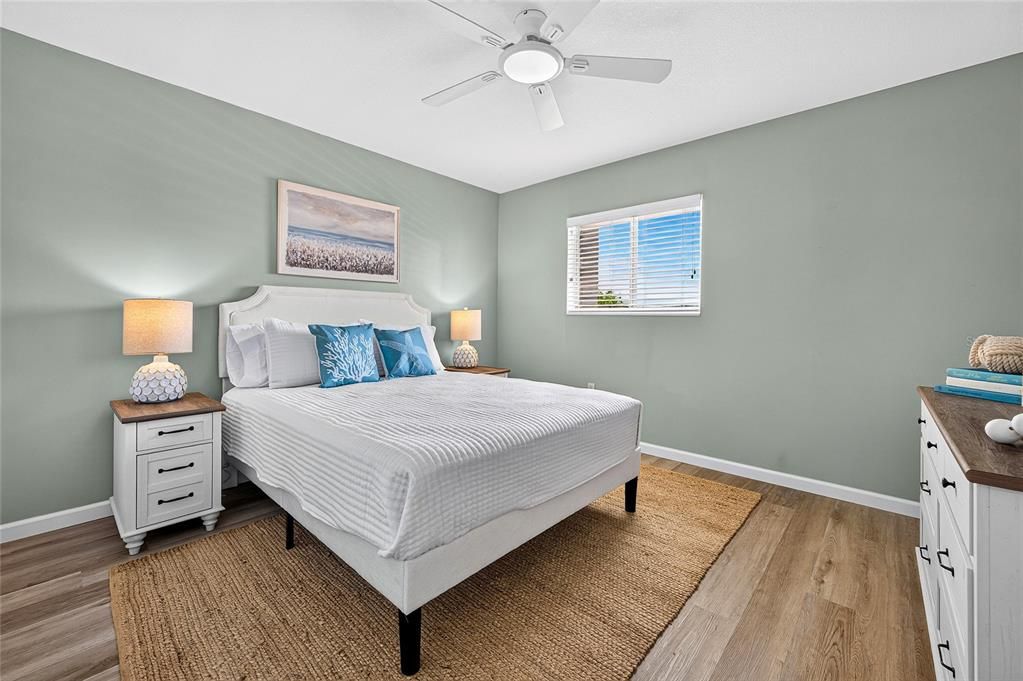 For Sale: $399,000 (2 beds, 2 baths, 912 Square Feet)