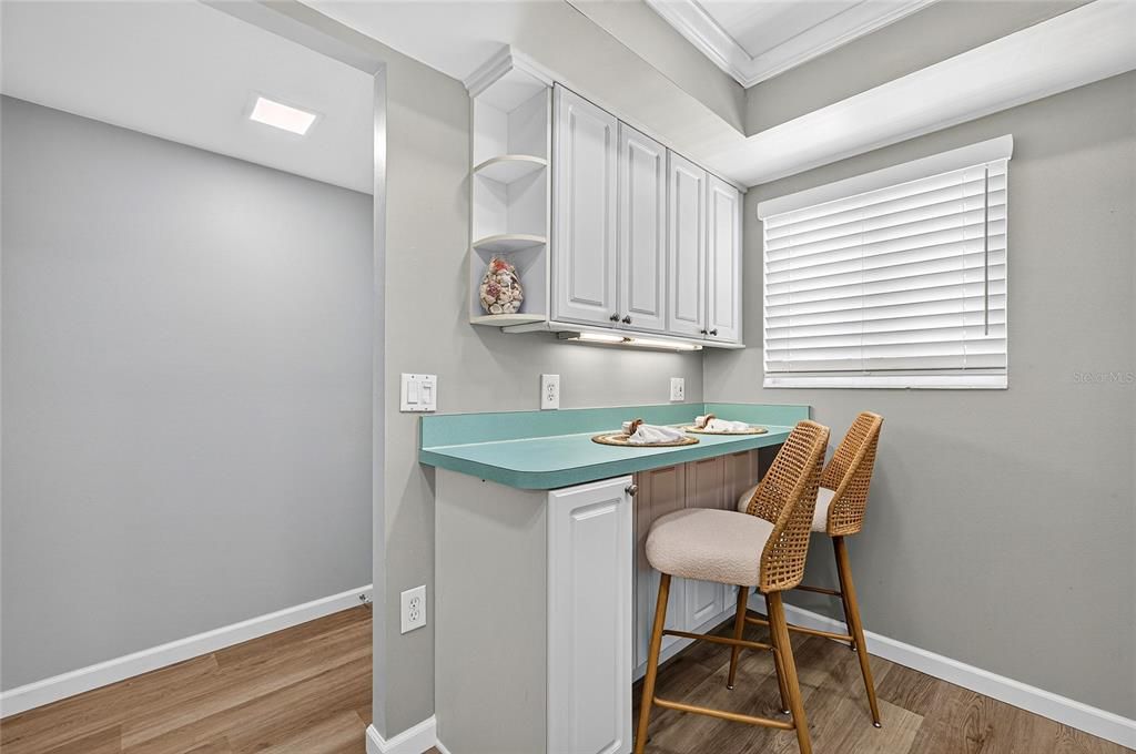 For Sale: $399,000 (2 beds, 2 baths, 912 Square Feet)