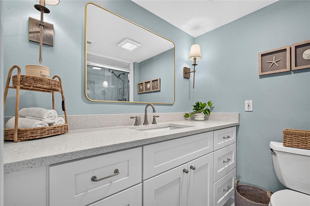For Sale: $399,000 (2 beds, 2 baths, 912 Square Feet)