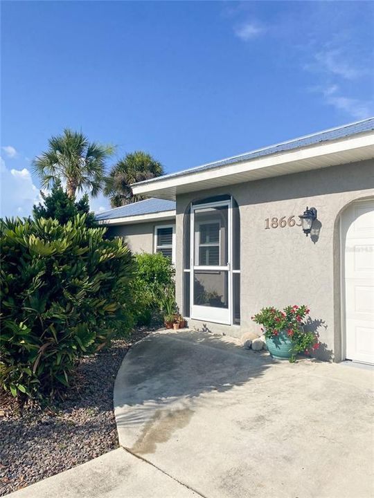 For Sale: $295,900 (3 beds, 2 baths, 1457 Square Feet)