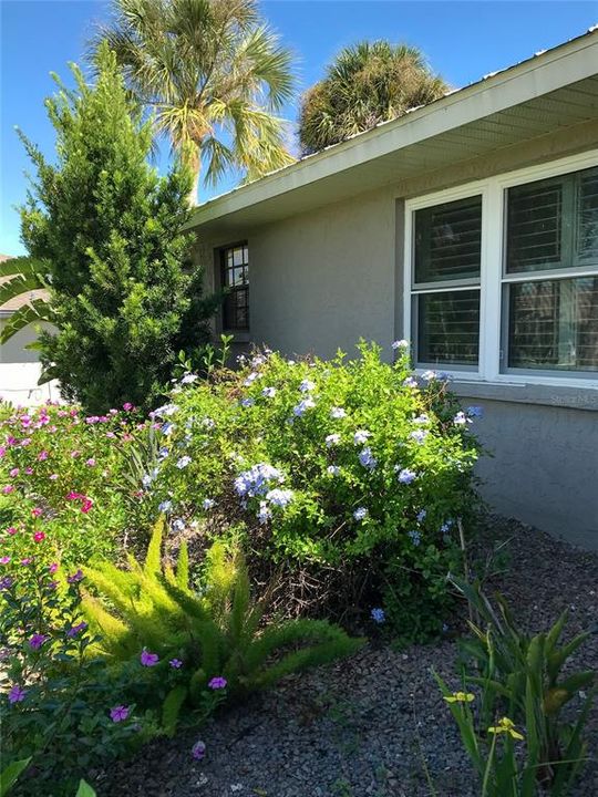For Sale: $295,900 (3 beds, 2 baths, 1457 Square Feet)