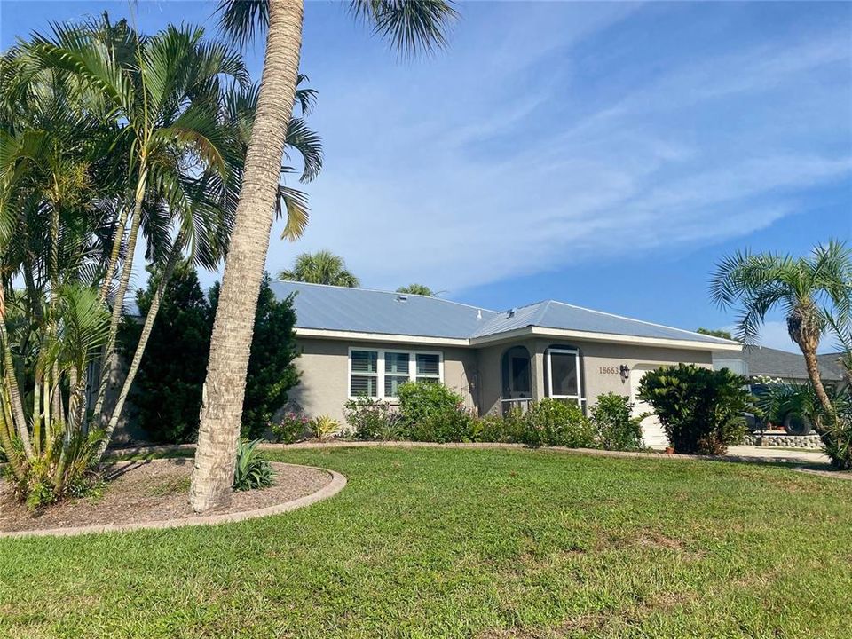For Sale: $295,900 (3 beds, 2 baths, 1457 Square Feet)