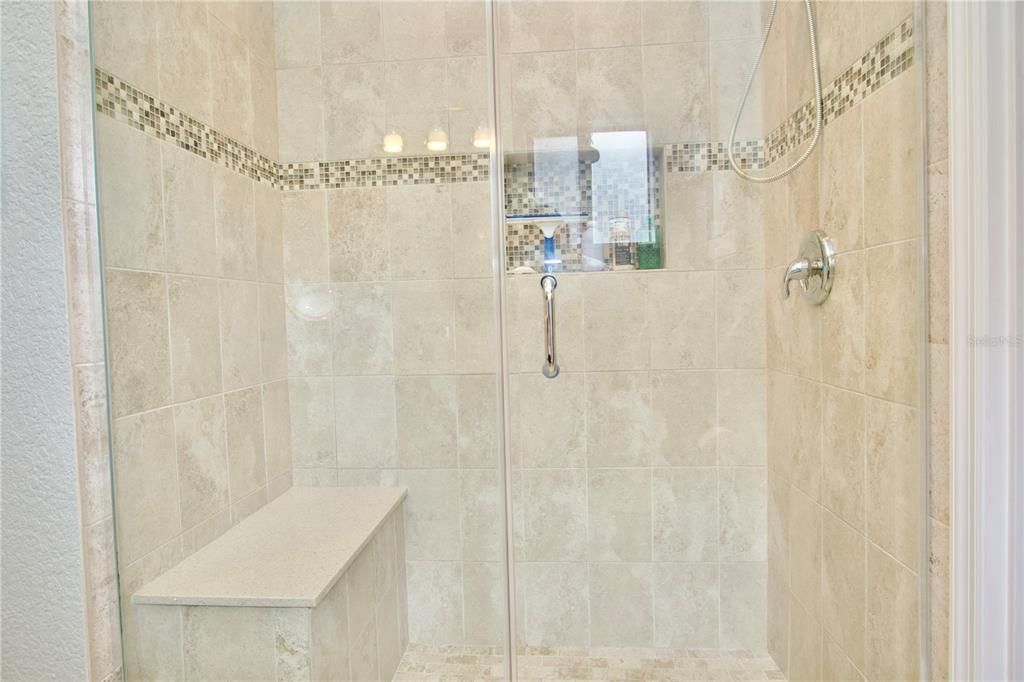 En Venta: $349,900 (2 camas, 2 baños, 1959 Pies cuadrados)