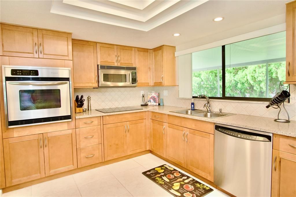 En Venta: $349,900 (2 camas, 2 baños, 1959 Pies cuadrados)