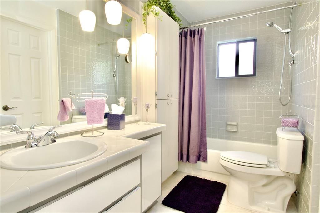 En Venta: $349,900 (2 camas, 2 baños, 1959 Pies cuadrados)
