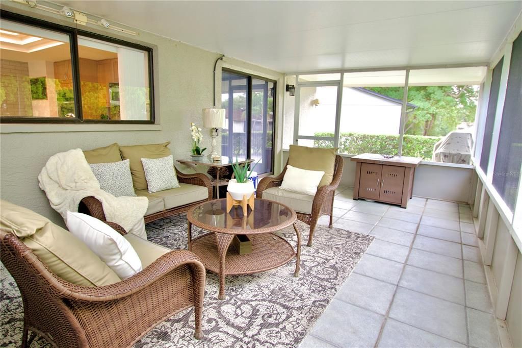 En Venta: $349,900 (2 camas, 2 baños, 1959 Pies cuadrados)