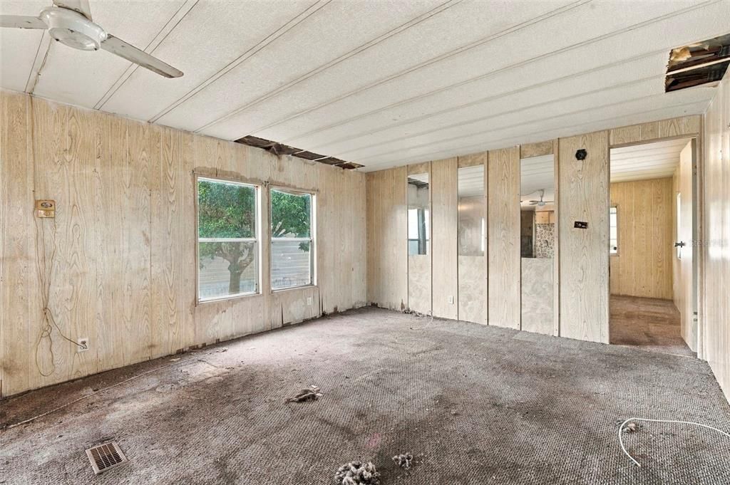 На продажу: $38,888 (2 спален, 2 ванн, 840 Квадратных фут)