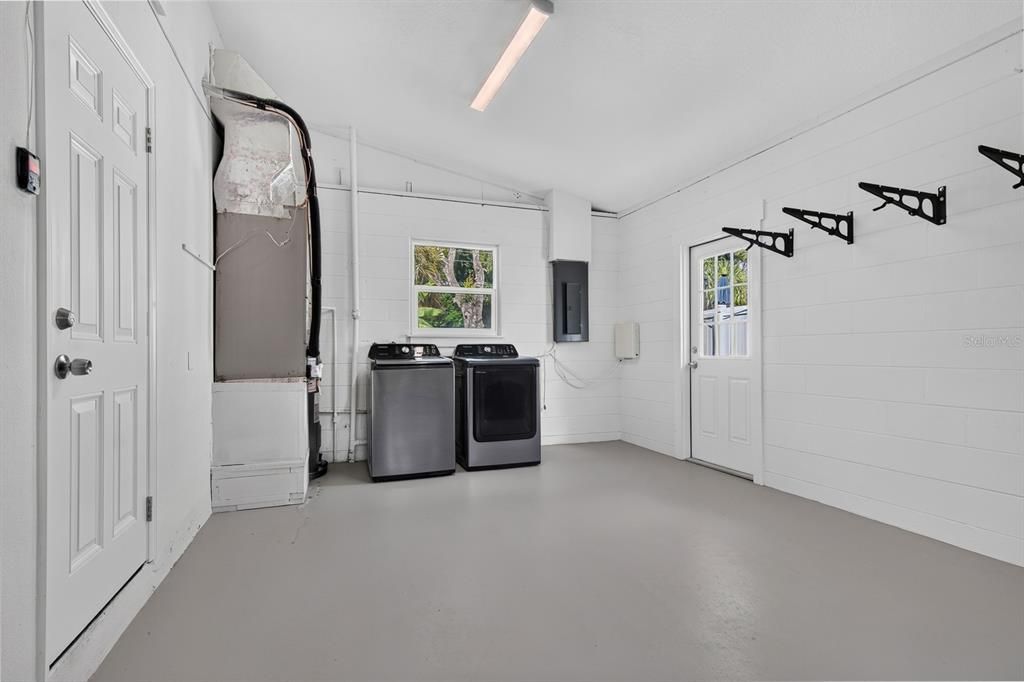 For Rent: $3,000 (3 beds, 2 baths, 1300 Square Feet)