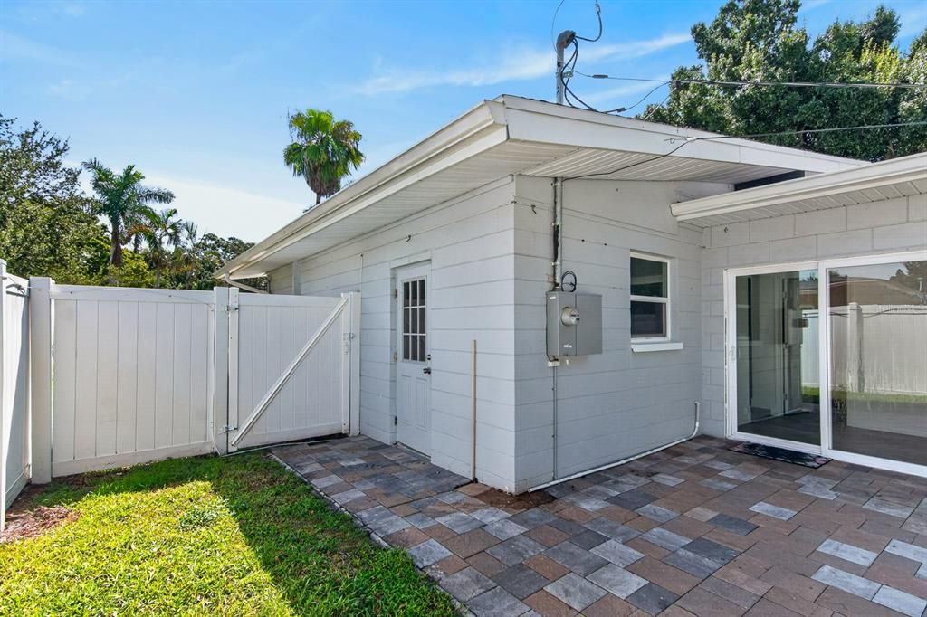 For Rent: $3,000 (3 beds, 2 baths, 1300 Square Feet)