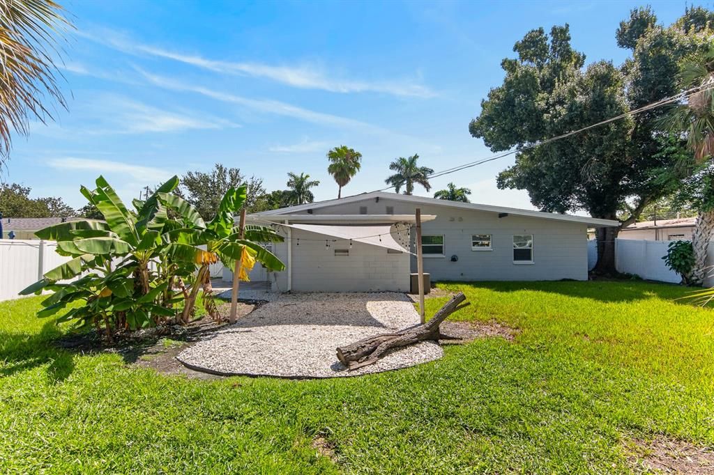 For Rent: $3,000 (3 beds, 2 baths, 1300 Square Feet)
