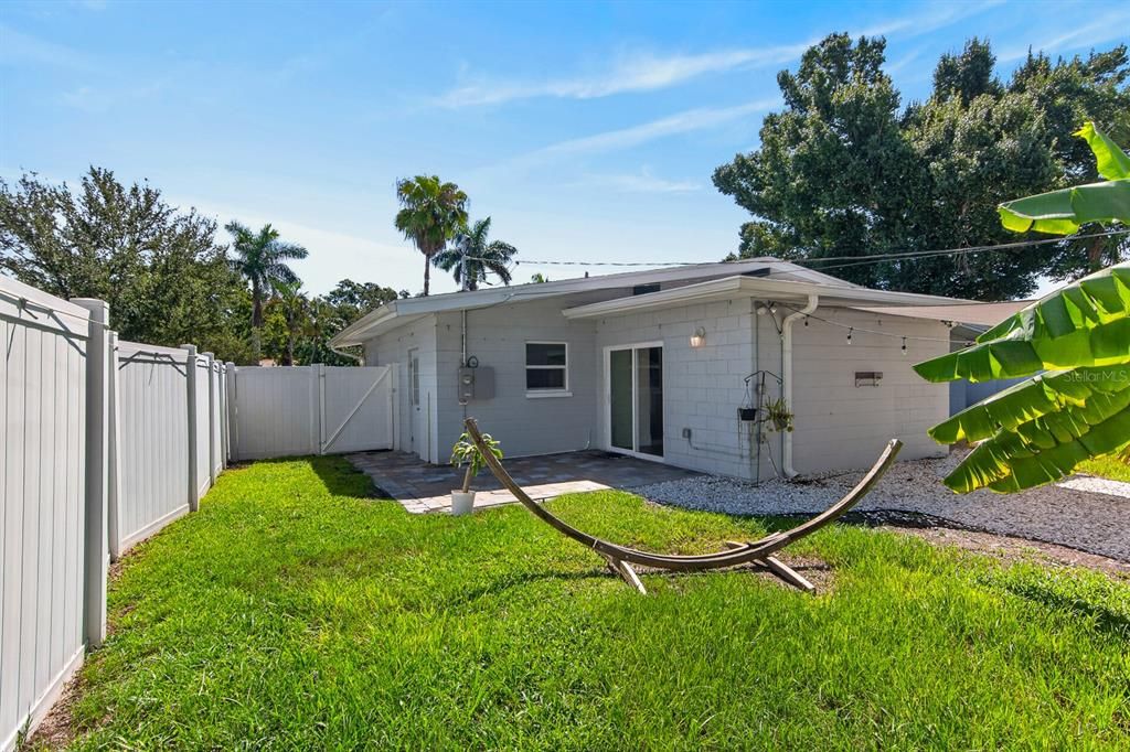 For Rent: $3,000 (3 beds, 2 baths, 1300 Square Feet)
