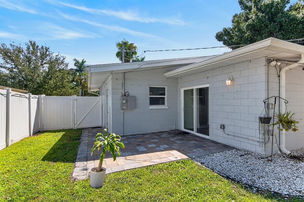 For Rent: $3,000 (3 beds, 2 baths, 1300 Square Feet)