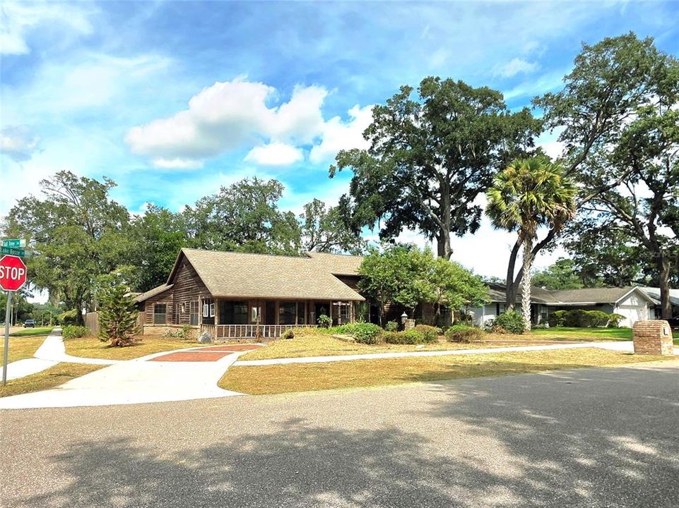 For Sale: $400,000 (4 beds, 2 baths, 2315 Square Feet)