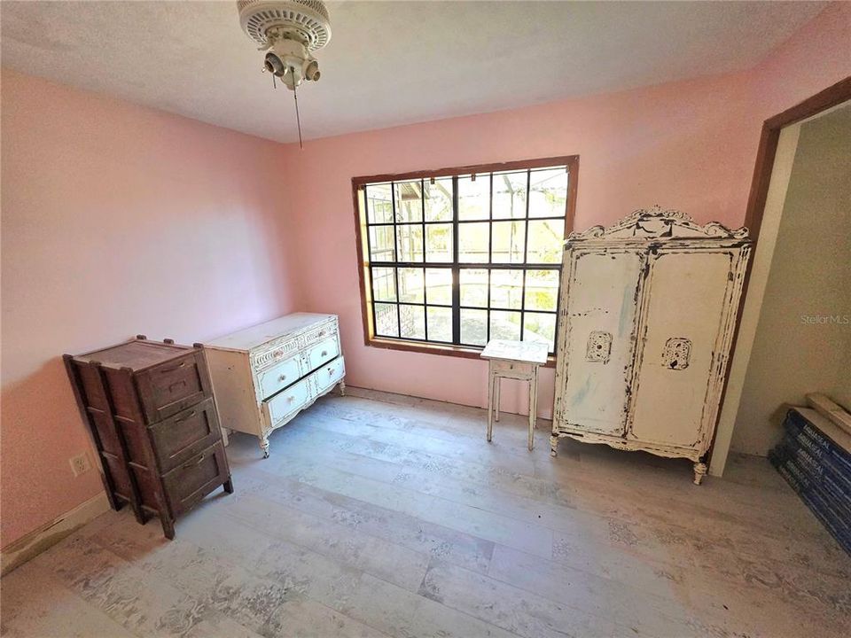 For Sale: $400,000 (4 beds, 2 baths, 2315 Square Feet)