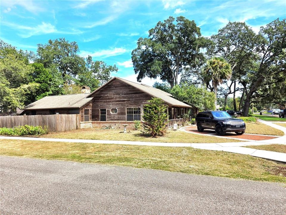 For Sale: $400,000 (4 beds, 2 baths, 2315 Square Feet)