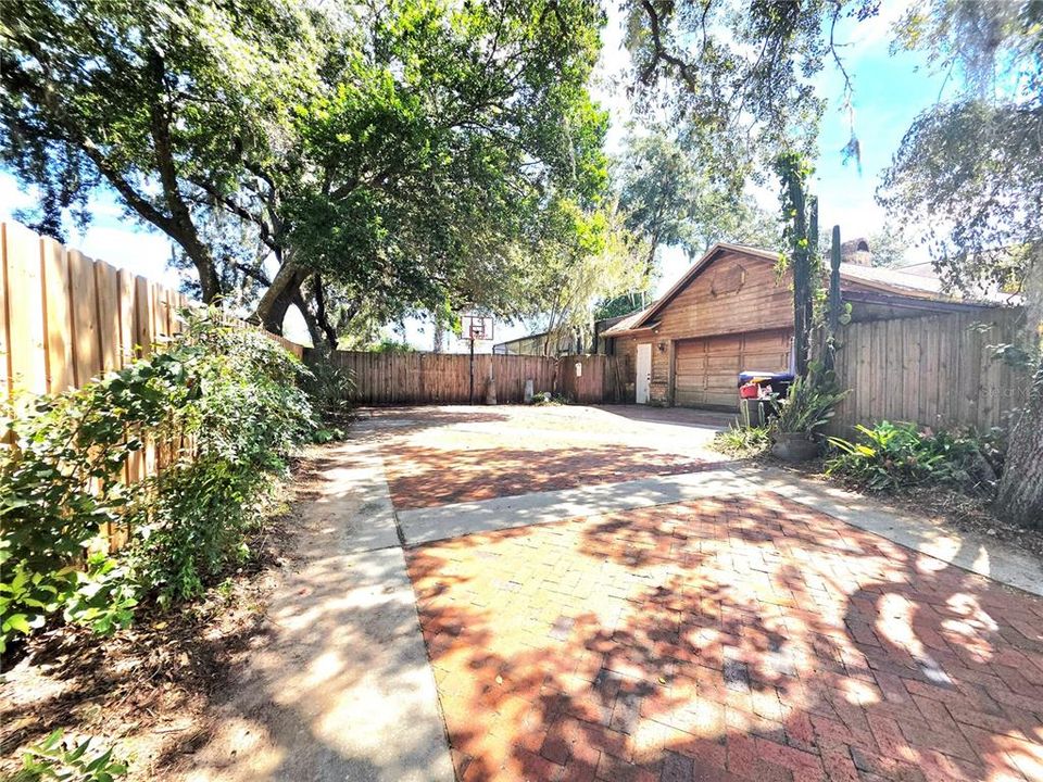 For Sale: $400,000 (4 beds, 2 baths, 2315 Square Feet)