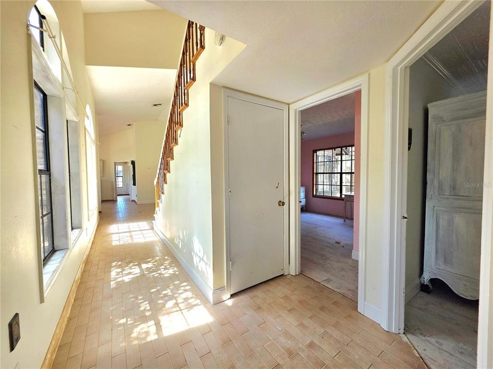 For Sale: $400,000 (4 beds, 2 baths, 2315 Square Feet)