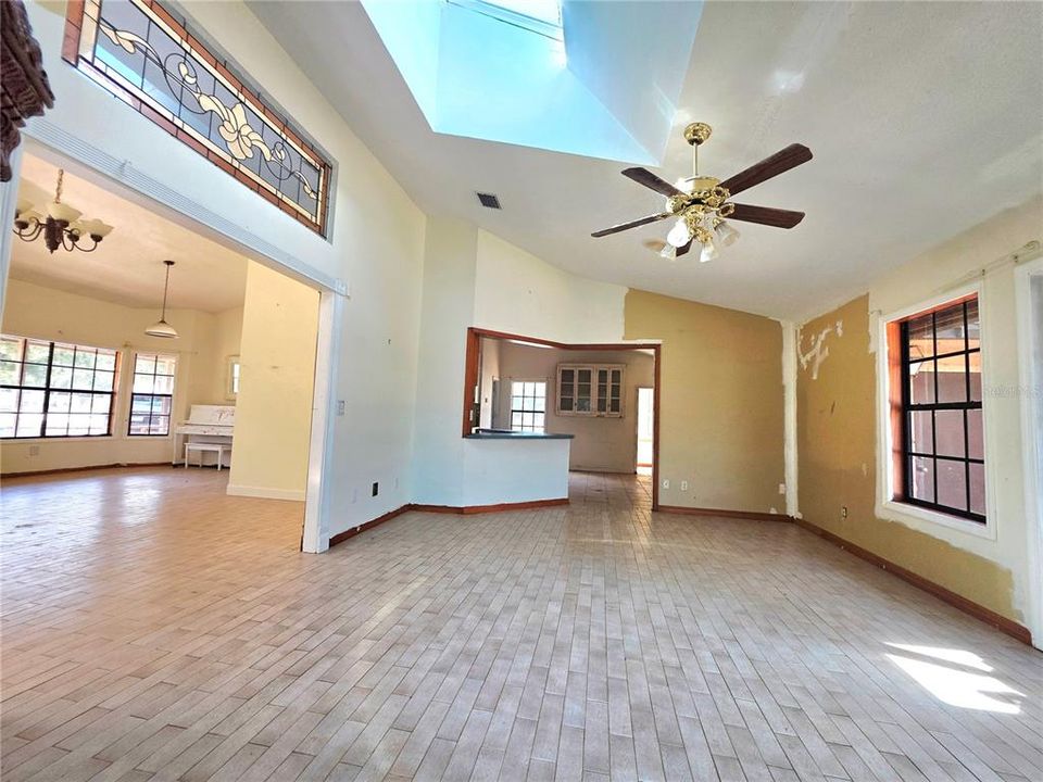 For Sale: $400,000 (4 beds, 2 baths, 2315 Square Feet)