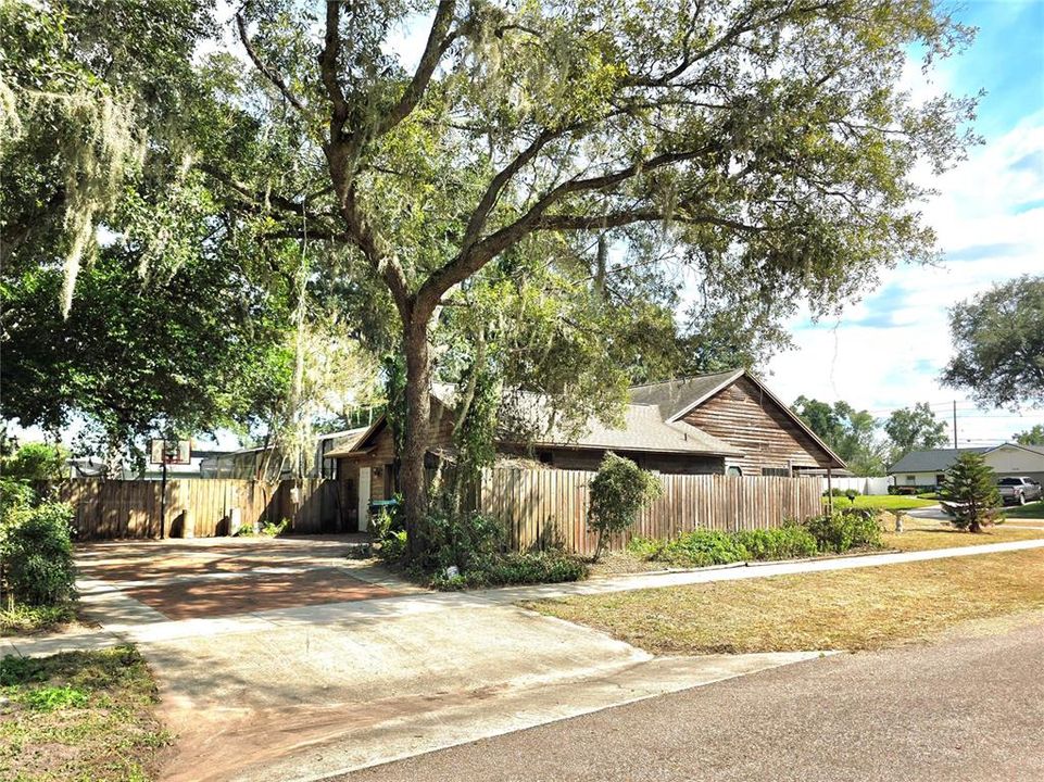 For Sale: $400,000 (4 beds, 2 baths, 2315 Square Feet)