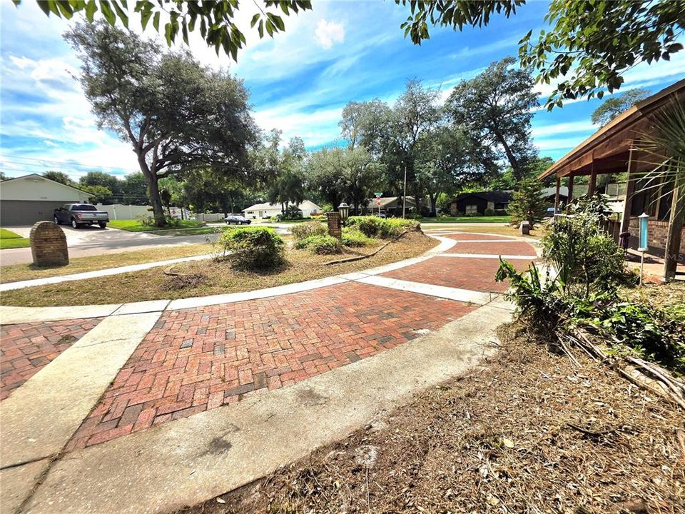 For Sale: $400,000 (4 beds, 2 baths, 2315 Square Feet)