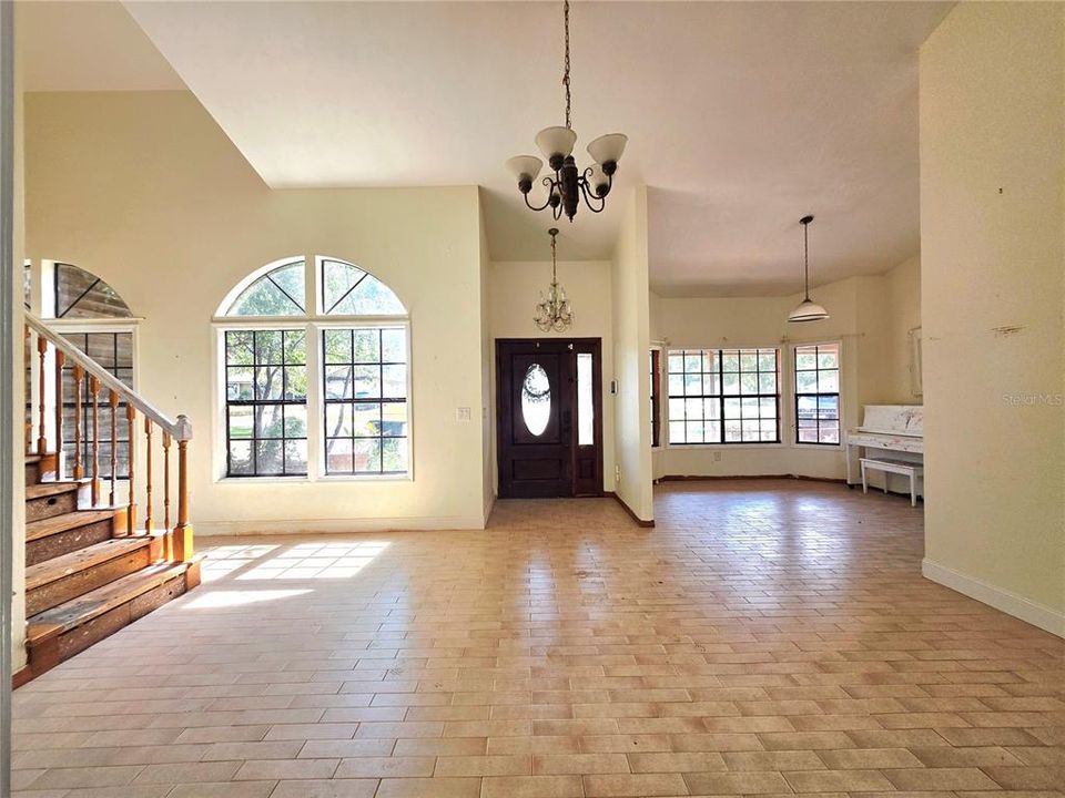 For Sale: $400,000 (4 beds, 2 baths, 2315 Square Feet)