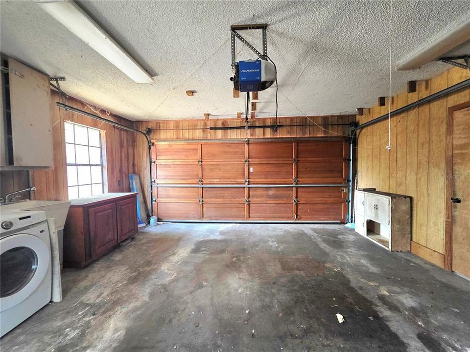 For Sale: $400,000 (4 beds, 2 baths, 2315 Square Feet)