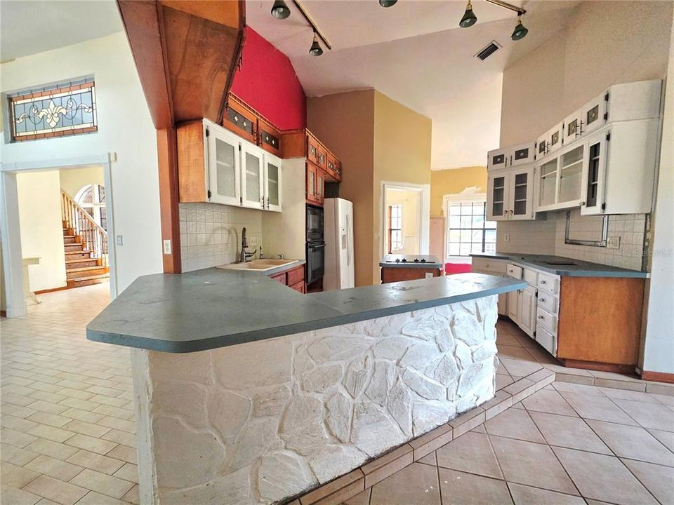 For Sale: $400,000 (4 beds, 2 baths, 2315 Square Feet)